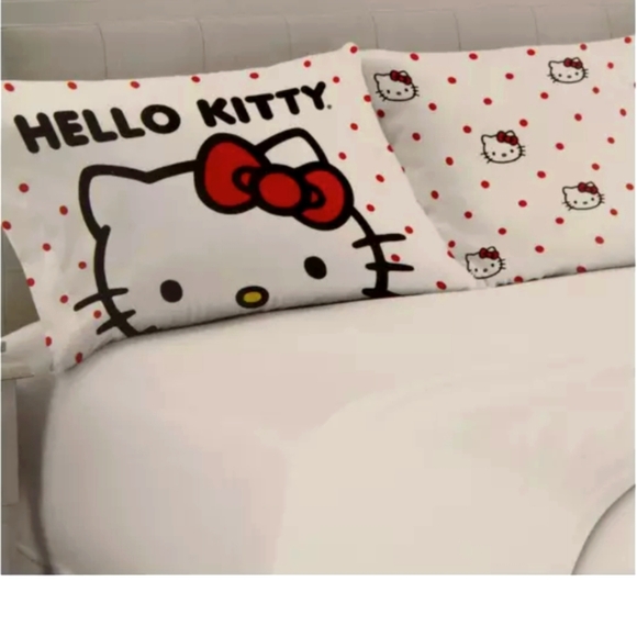 🆕📢Last Set....Hello Kitty Satin Pillowcases - Picture 2 of 4